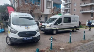 Sokakta ortasında cinayet: Bir kadın bıçaklanarak öldürüldü!