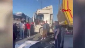 TEM Otoyolu'nda zincirleme kaza: Ölü ve yaralılar var