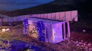 Taraftarları taşıyan midibüs devrildi: Çok sayıda yaralı!