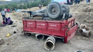 Tarım işçilerini taşıyan traktör devrildi: 1 ölü