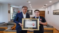 Tugay, altın madalyalı sporcuyu ağırladı