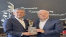 Tuncay Özkan yeni kitabını Özgür Özel’e hediye etti