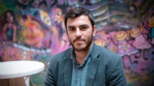 Tutuklu gazeteci İsmail Arı hakim karşısında