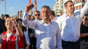 Üç aşamalı yol haritası: Özel'den yeni parti açıklaması