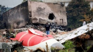 Uçak kazasında ölenlerin cesetleri karıştı