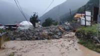 Uzungöl'de dere taştı, heyelan meydana geldi!