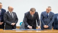 Ve Büyükşehir'in yeni hizmet binası için imzalar atıldı!
