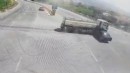 Yangına giden tankerle otomobil çarpıştı: Sürücü ağır yaralı!