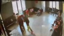 Yaşlılara işkence: Önce yere düşürdü sonra dövdü!