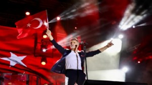 Zafer Bayramı'nda Özcan Deniz rüzgarı